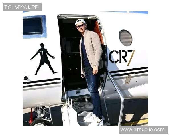 CR7足球明星西装风采展现时尚魅力与运动精神的完美结合 CR7足球明星西装风采展现时尚魅力与运动精神的完美结合